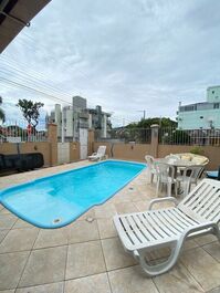 Ereat HOME WITH AIR CONDITIONED and pool! GET TO BEST Vacation!