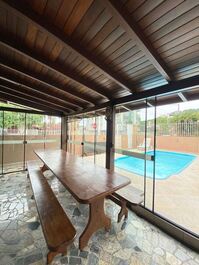 Ereat HOME WITH AIR CONDITIONED and pool! GET TO BEST Vacation!