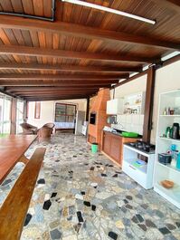 Ereat HOME WITH AIR CONDITIONED and pool! GET TO BEST Vacation!