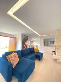 Ereat HOME WITH AIR CONDITIONED and pool! GET TO BEST Vacation!