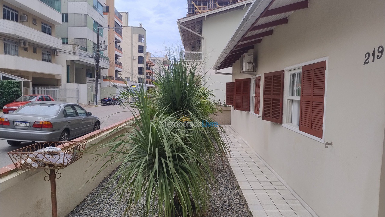 Apartment for vacation rental in Itapema (Meia Praia)