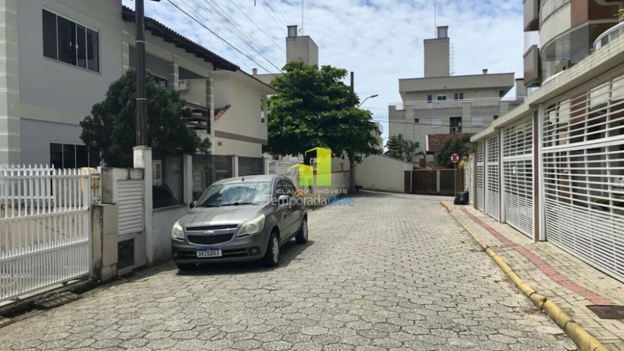 Casa para aluguel de temporada em Bombinhas (Praia de Bombas)
