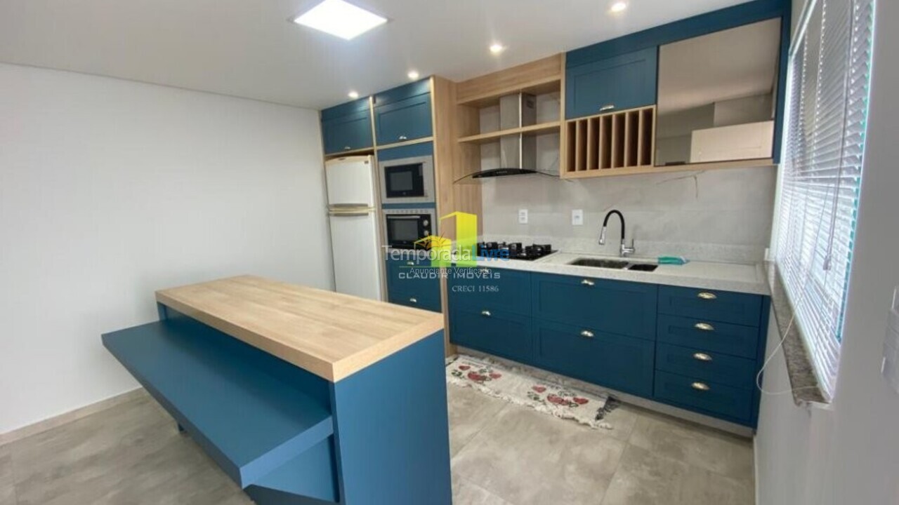 Casa para aluguel de temporada em Bombinhas (Praia de Bombas)
