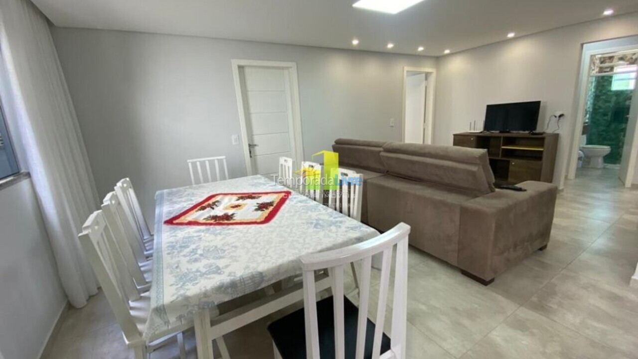 Casa para aluguel de temporada em Bombinhas (Praia de Bombas)