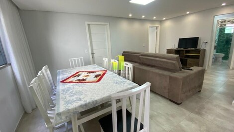 Linda Casa de 4 dormitórios na Praia de Bombas/SC!