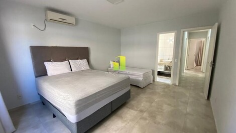 Linda Casa de 4 dormitórios na Praia de Bombas/SC!