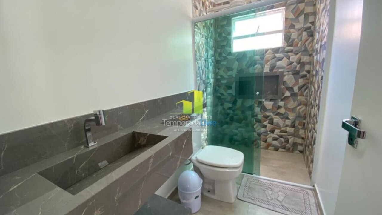 Casa para aluguel de temporada em Bombinhas (Praia de Bombas)