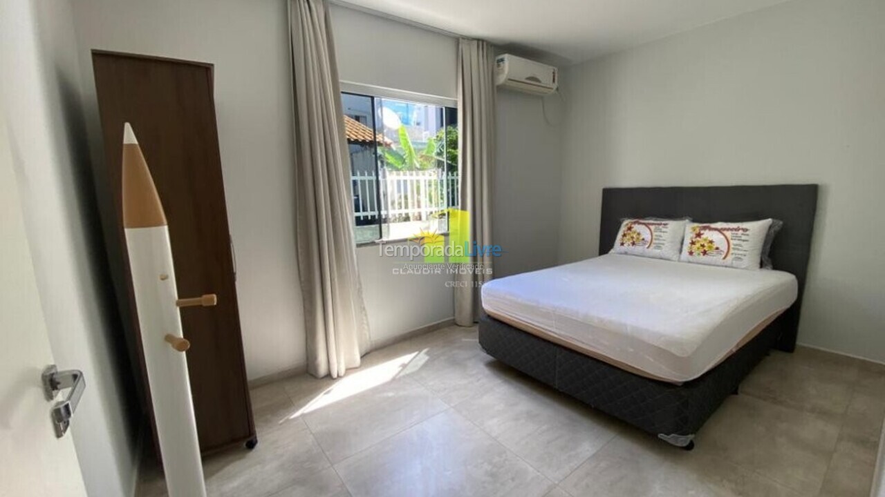 Casa para aluguel de temporada em Bombinhas (Praia de Bombas)