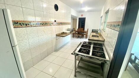 House with pool 150m from Taperapuan Beach