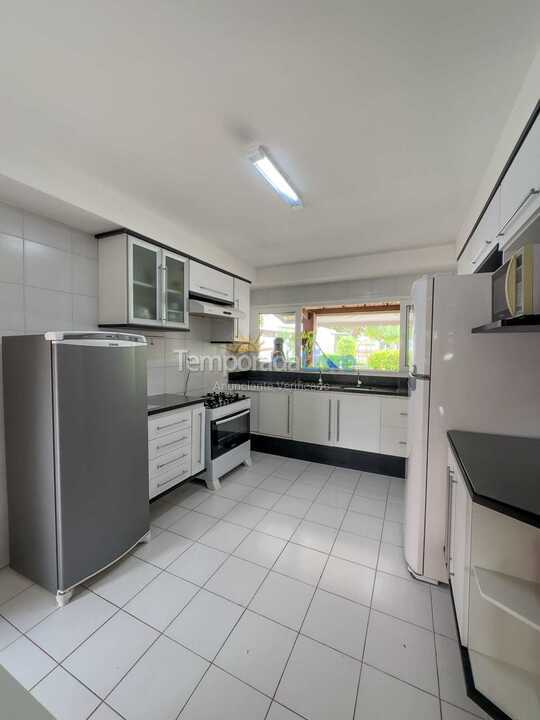 Casa para aluguel de temporada em Camaçari (Praia de Guarajuba)