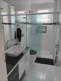 Excelente Apartamento de 2 quartos entre Astúrias e Praia do Tombo