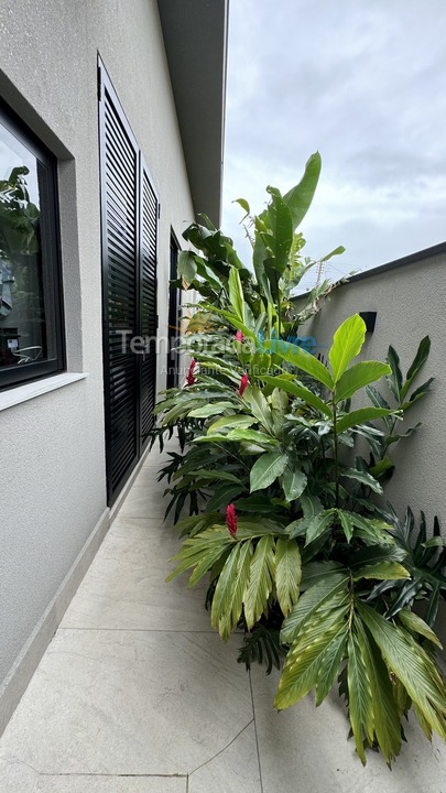 Casa para alquiler de vacaciones em Bertioga (Condominio Morada da Praia)