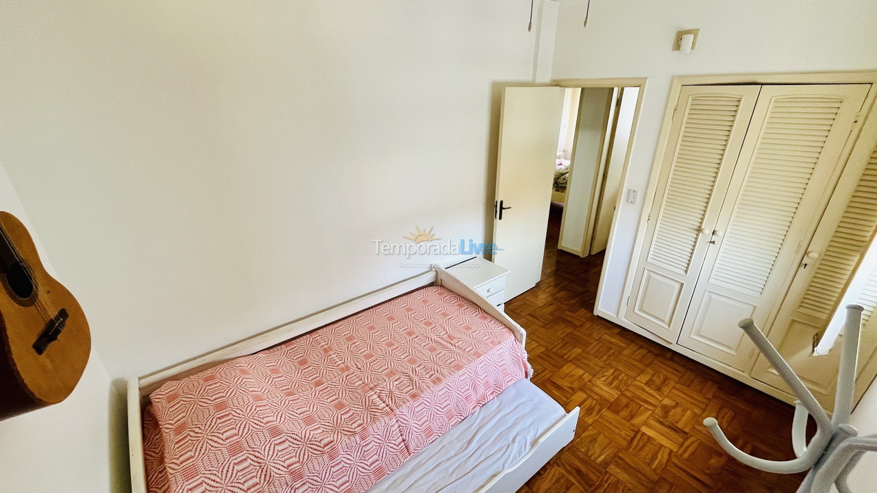 Apartamento para aluguel de temporada em Guarujá (Pitangueiras)