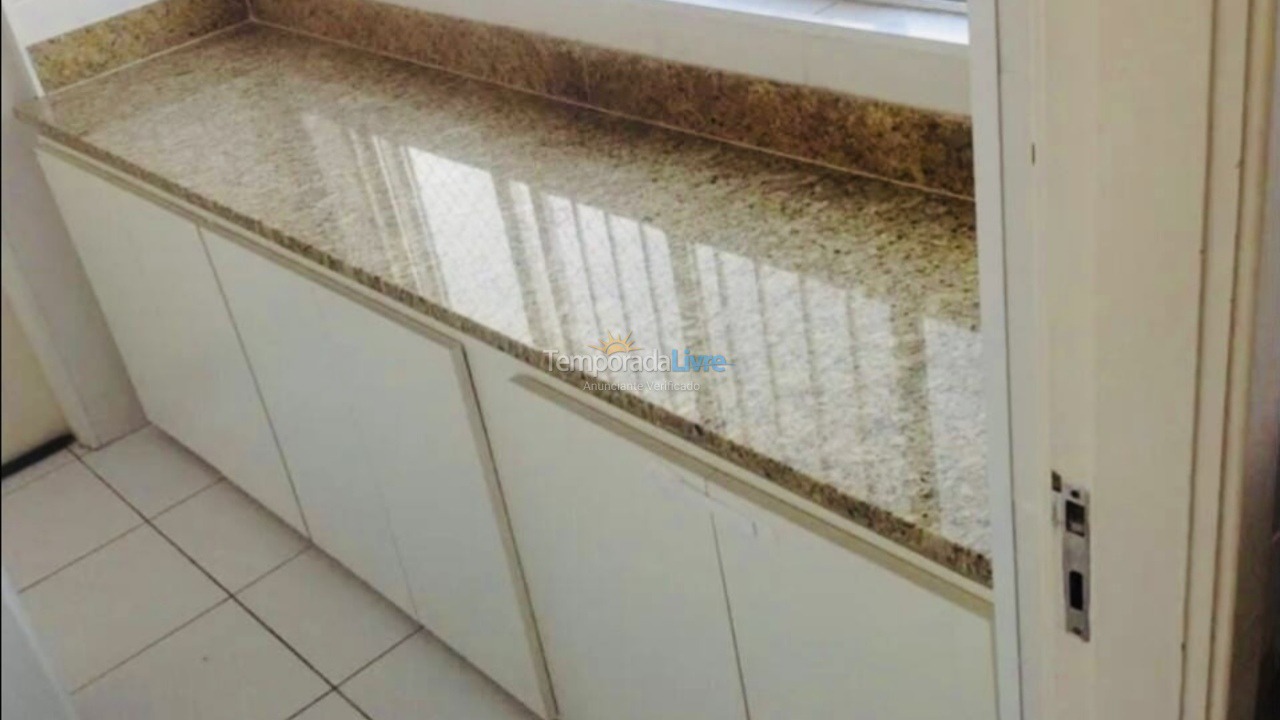 Apartamento para aluguel de temporada em Guarujá (Pitangueiras)