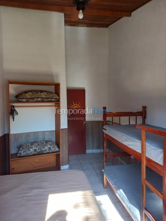 Casa para aluguel de temporada em Caraguatatuba (Praia da Cocanha Massaguaçu)