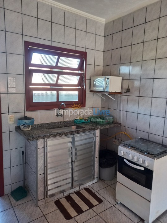 Casa para aluguel de temporada em Caraguatatuba (Praia da Cocanha Massaguaçu)