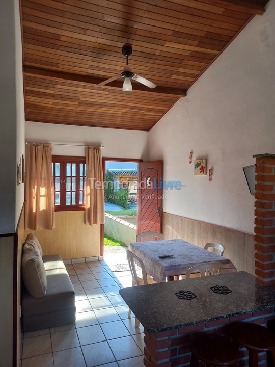 Casa para aluguel de temporada em Caraguatatuba (Praia da Cocanha Massaguaçu)