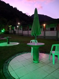 Chalé (50m2) completo em cond. fechado. Acesso direto à praia Cocanha