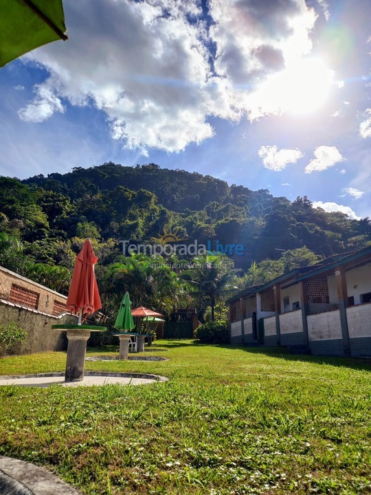 Casa para aluguel de temporada em Caraguatatuba (Praia da Cocanha Massaguaçu)