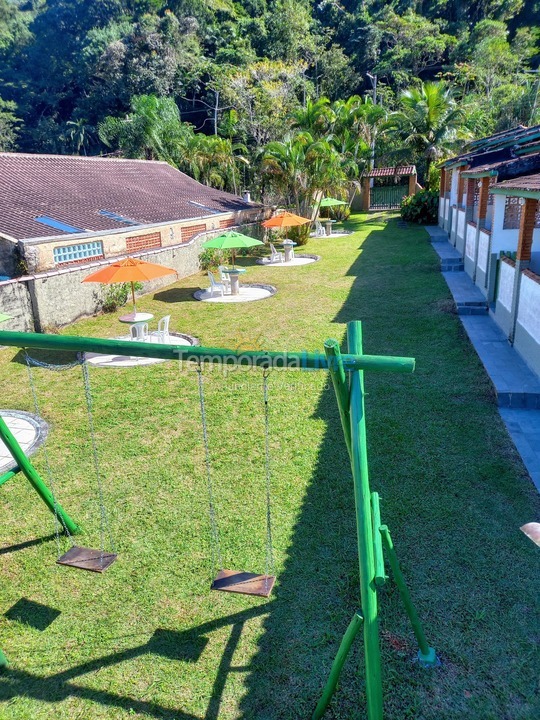 Casa para aluguel de temporada em Caraguatatuba (Praia da Cocanha Massaguaçu)