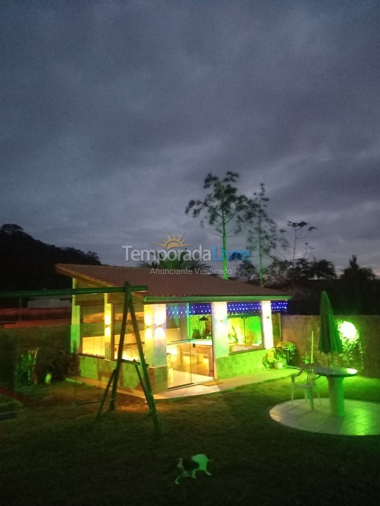 Casa para aluguel de temporada em Caraguatatuba (Praia da Cocanha Massaguaçu)