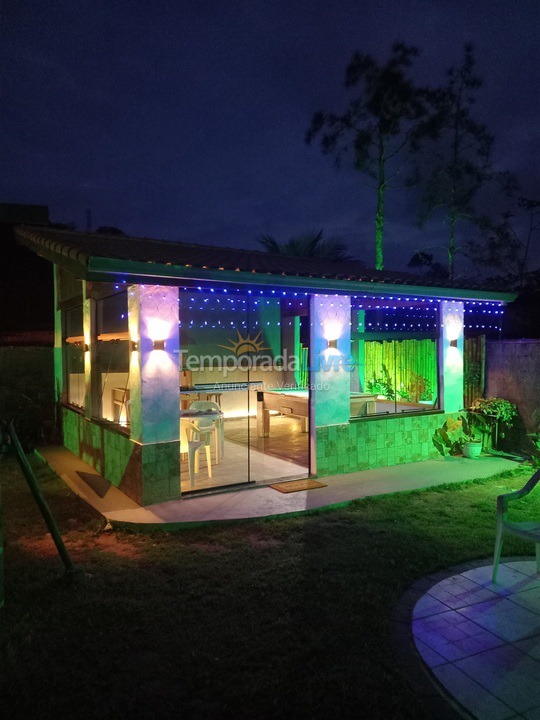 Casa para aluguel de temporada em Caraguatatuba (Praia da Cocanha Massaguaçu)