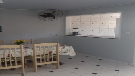 Casa 2 dorm praia lazaro com wi-fi