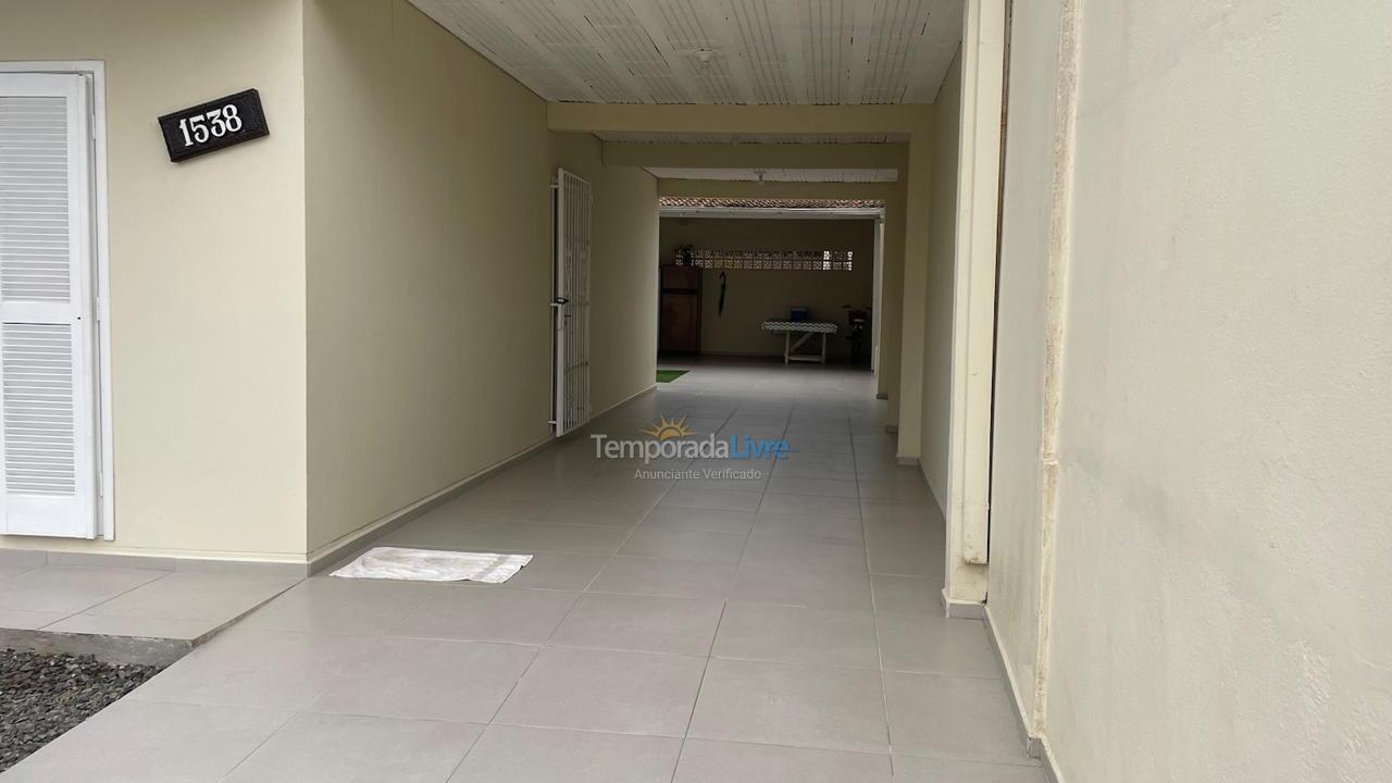 Casa para alquiler de vacaciones em São Francisco do Sul (Enseada)