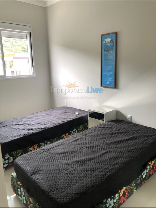 Apartamento para aluguel de temporada em Governador Celso Ramos (Praia de Palmas)