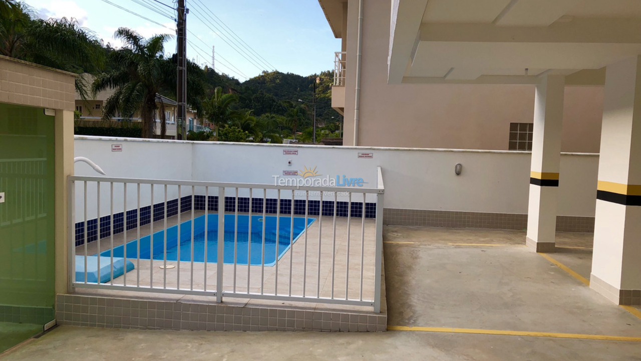 Apartamento para aluguel de temporada em Governador Celso Ramos (Praia de Palmas)