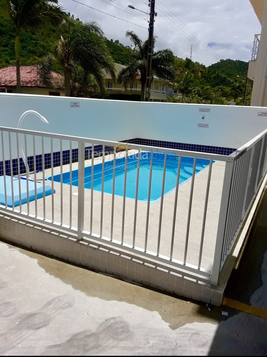 Apartamento para aluguel de temporada em Governador Celso Ramos (Praia de Palmas)