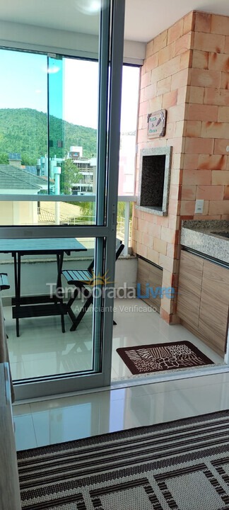 Apartamento para aluguel de temporada em Governador Celso Ramos (Praia de Palmas)