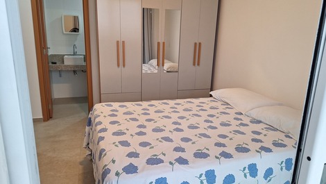 Suíte  1 com acesso a varanda externa.