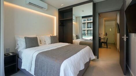 Apartamento smart agrega em seus 32m², com cozinha americana e sala integrados