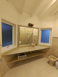 Casa próximo a praia Riviera - 5 suítes no módulo 4