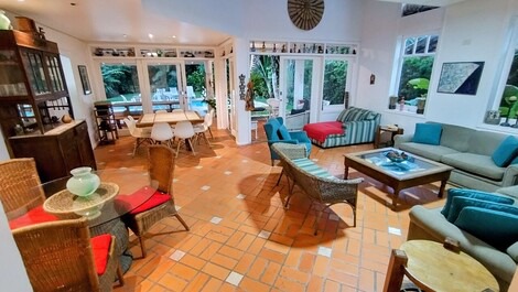 Casa próximo a praia Riviera - 5 suítes no módulo 4