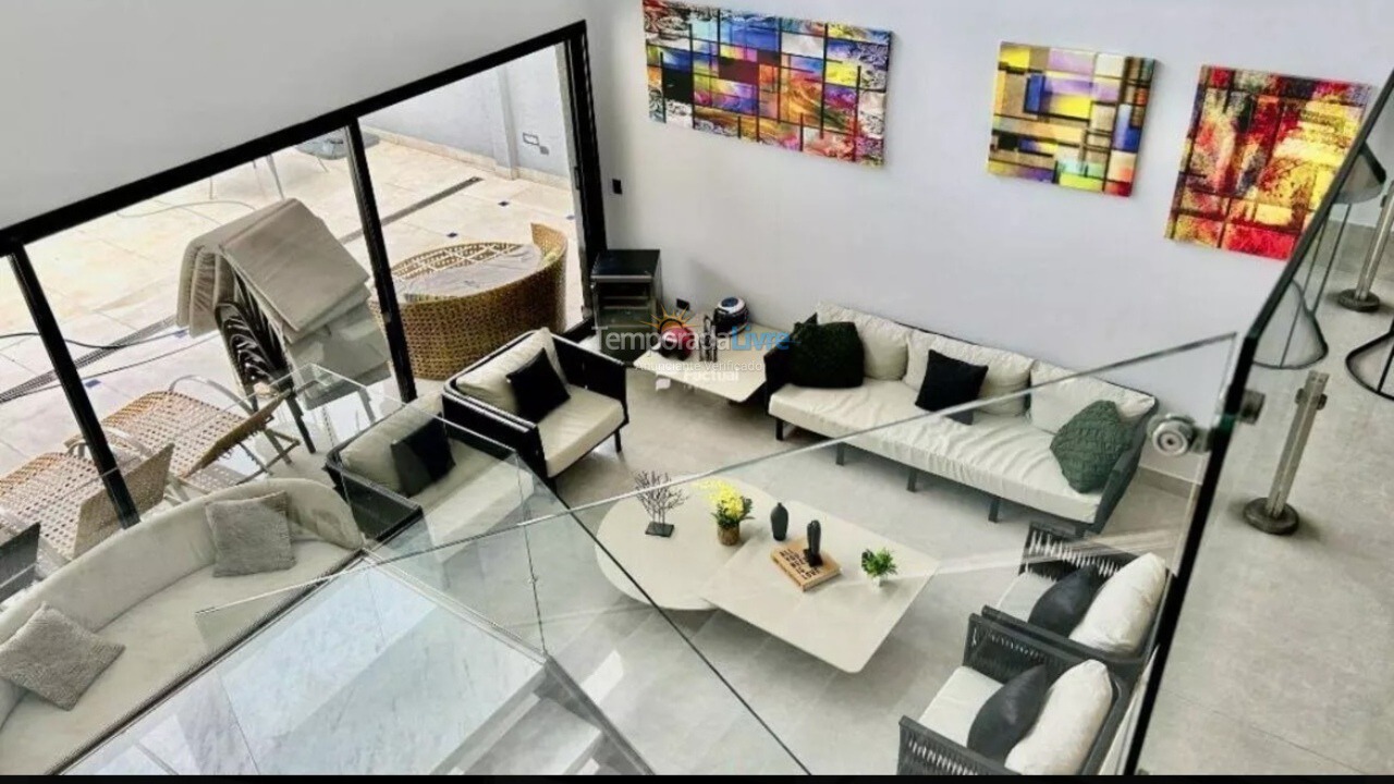 Casa para aluguel de temporada em Guarujá (Jardim Acapulco)