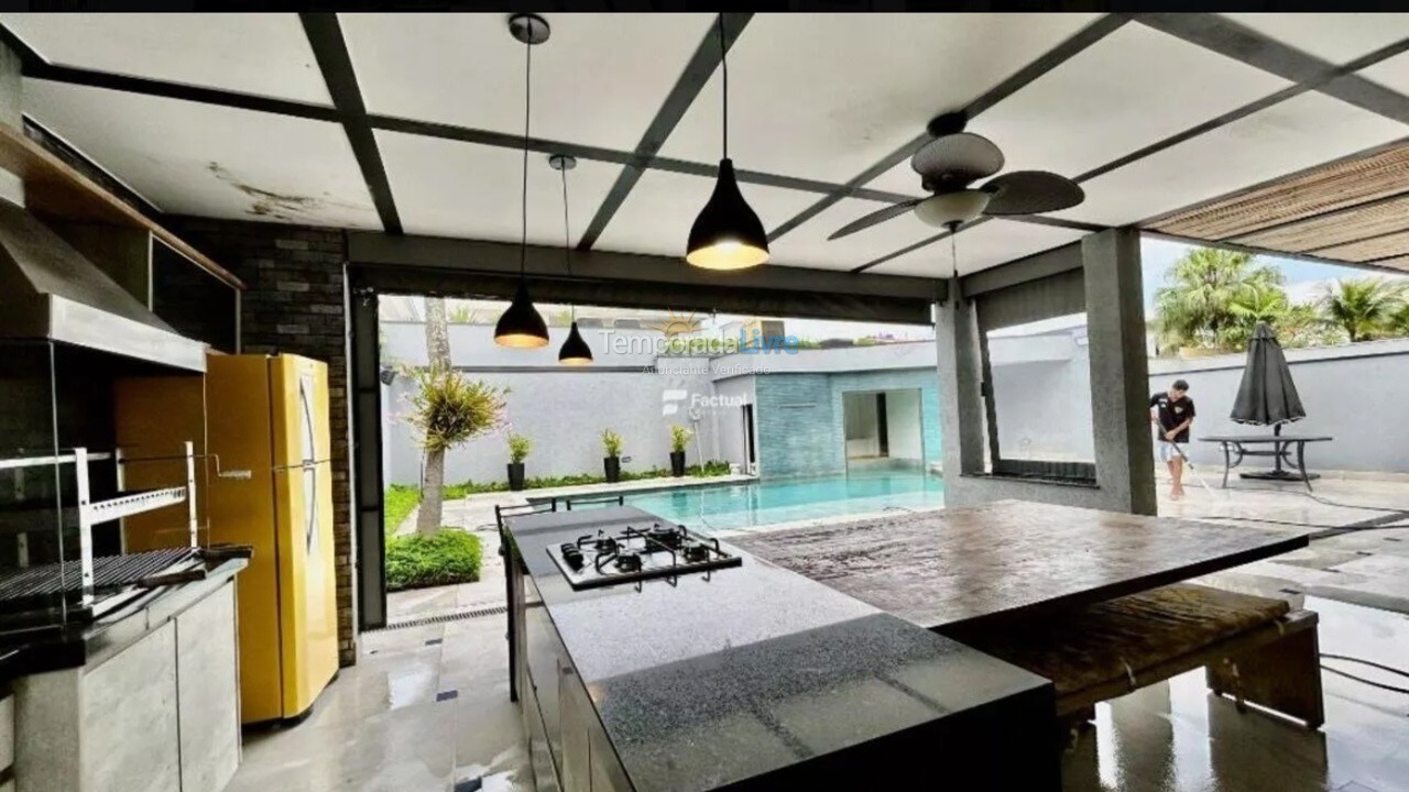 Casa para aluguel de temporada em Guarujá (Jardim Acapulco)