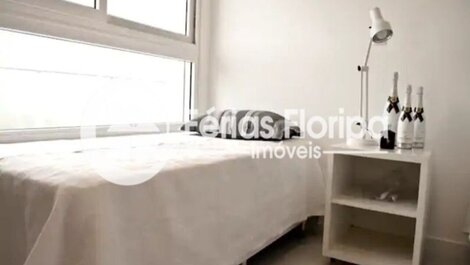 Cobertura 3 dormitórios pé na areia com piscina.