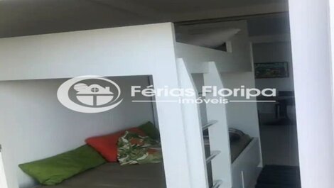 Cobertura 3 dormitórios pé na areia com piscina.