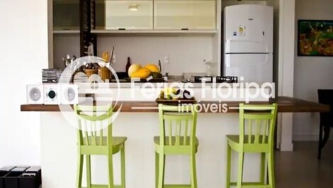 Cobertura 3 dormitórios pé na areia com piscina.