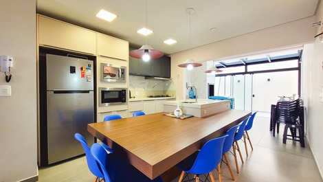 PRAINHA - 9 pessoas 3 dorm. com A/C - 250m do mar