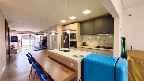 PRAINHA - 9 pessoas 3 dorm. com A/C - 250m do mar