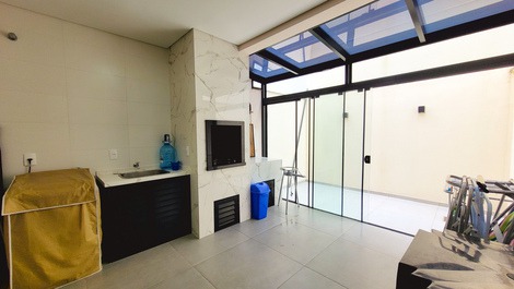 PRAINHA - 9 pessoas 3 dorm. com A/C - 250m do mar