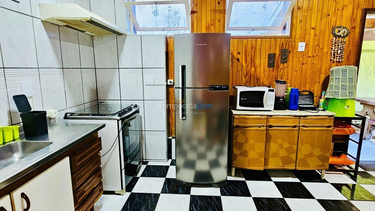 Casa para alquiler de vacaciones em Ubatuba (Praia das Toninhas)