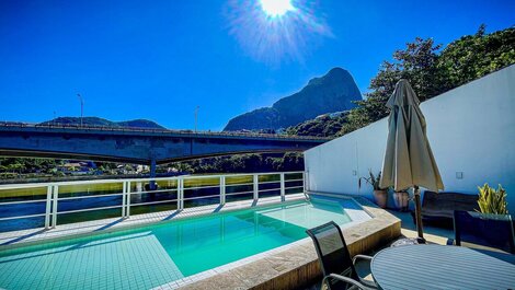 LUXOBRASIL #RJ451 Charming House in Joá Vacation Rentals and Events