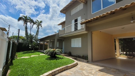 5 habitaciones (4 suites) con aire acondicionado, Wi-Fi, mesa de billar, mesa de ping pong, 8 baños.