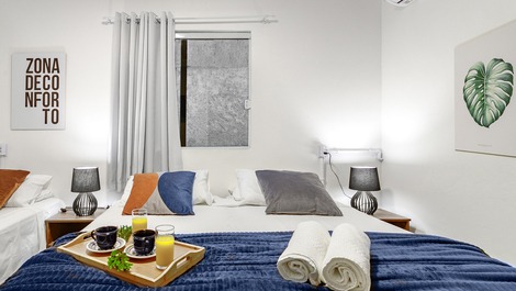 Casa com estacionamento e próxima a praia