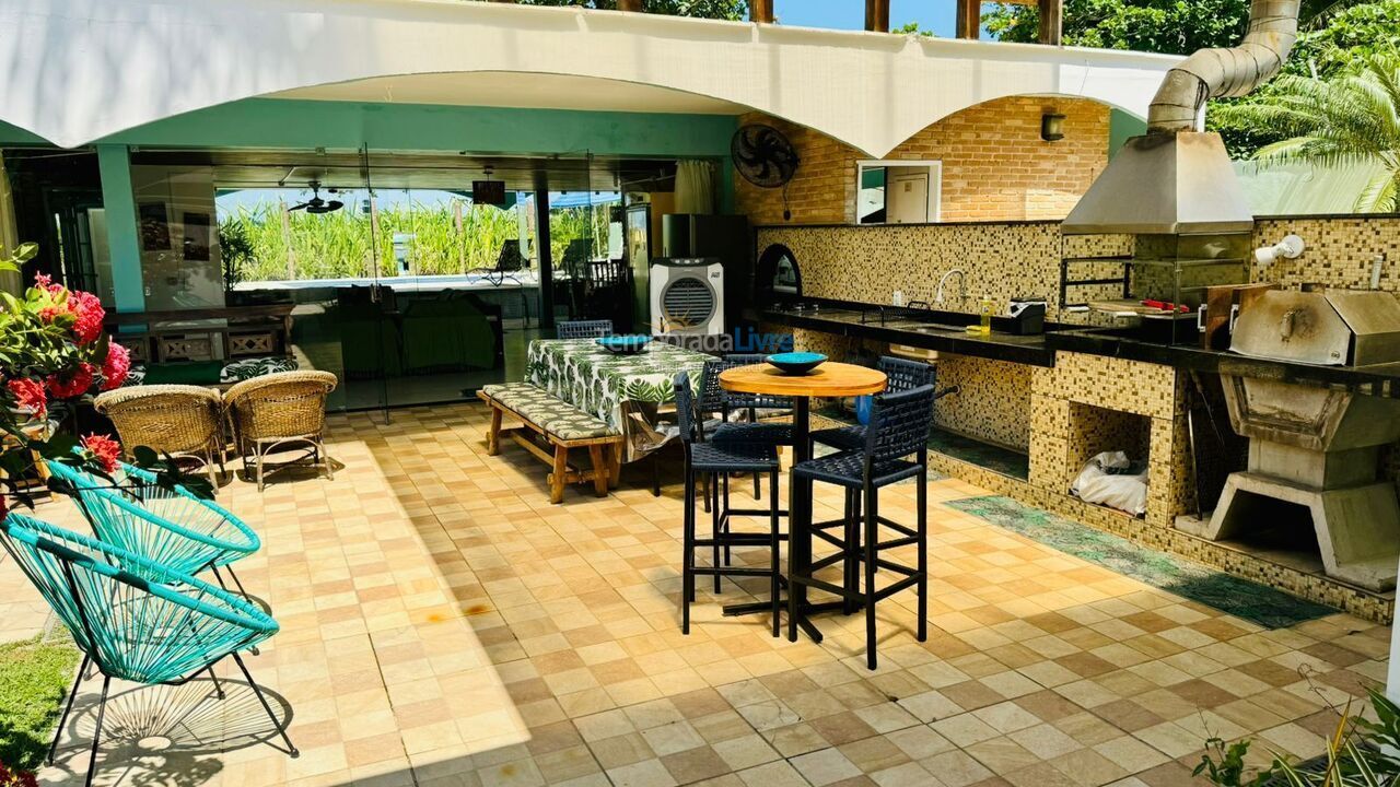 House for vacation rental in Ubatuba (Praia das Toninhas)