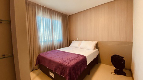 APARTAMENTO À 400M DO CALÇADÃO DE BOMBAS